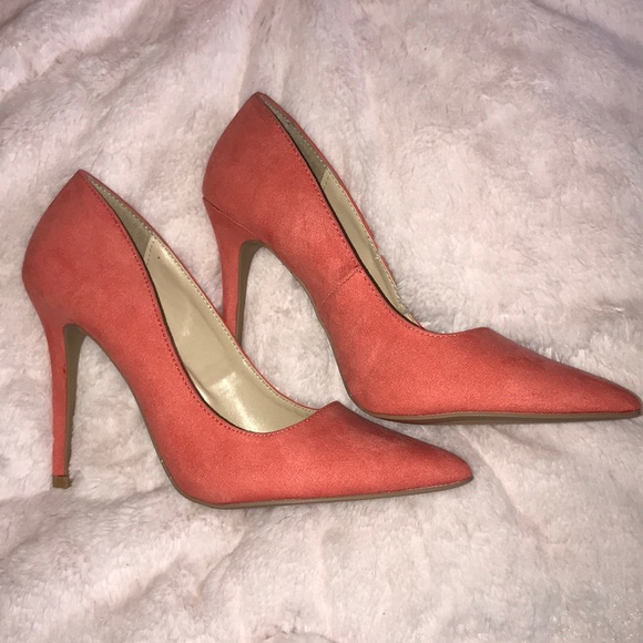 *NEVER WORN* Faux Suede Soft Orange Pointed Heels - Picture 2 of 3